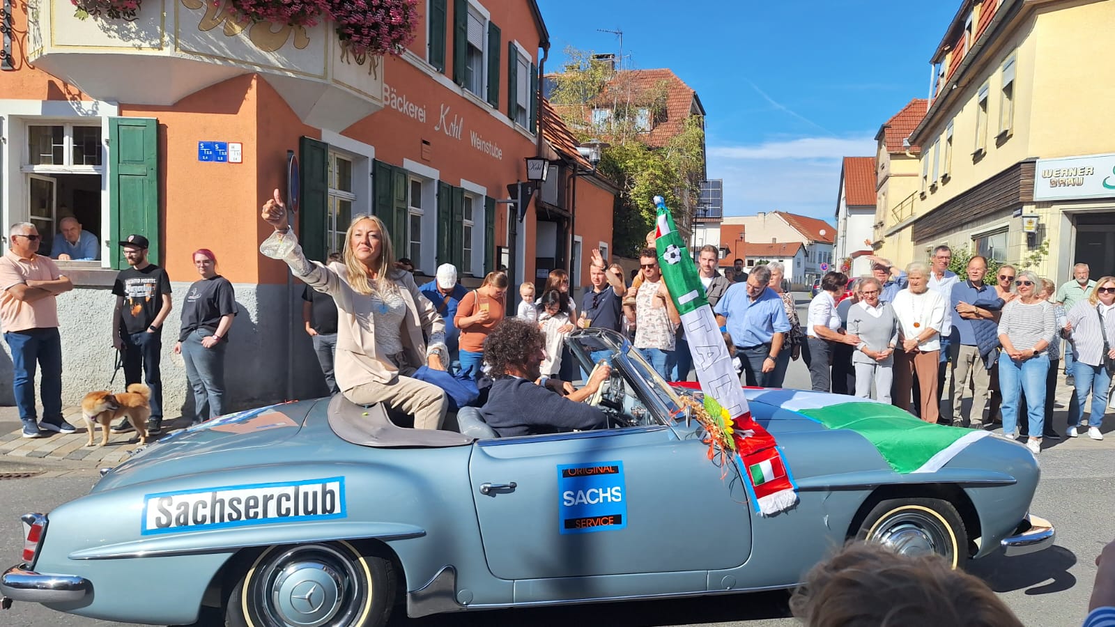 Von Franco Angelicchi restaurierter historischer Mercedes-Benz bei einer Veranstaltung des Sachserclubs